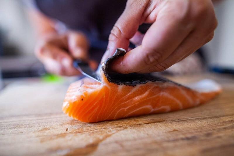 Cutting salmon